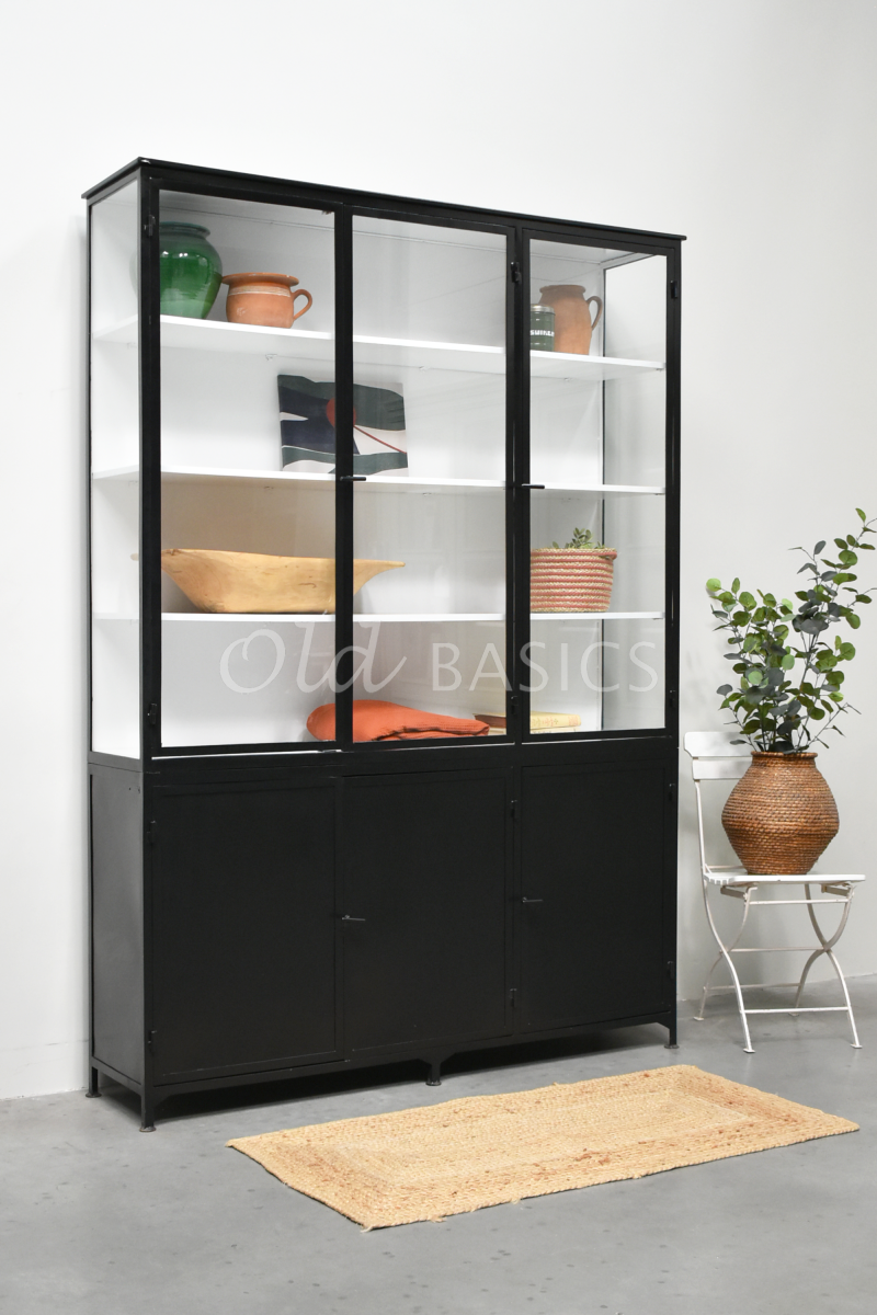 Detail van Apothekerskast Ilya trois NB Grand, zwart, materiaal staal